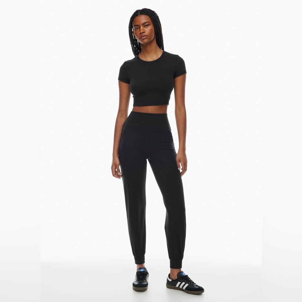 Aritzia golden BUTTER Momentum Jogger